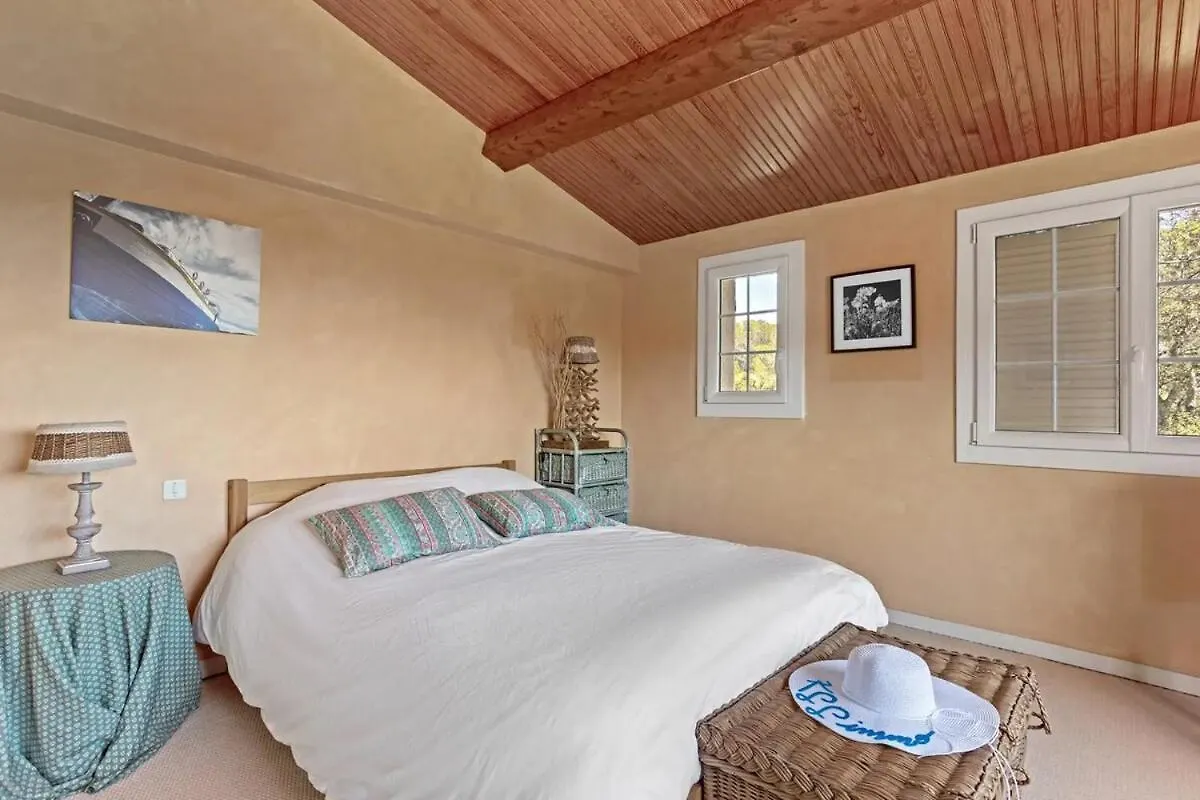 Villa 4 Chambres - Piscine - Parking - Clim Saint-Raphael  0*, Saint-Raphael (Var)