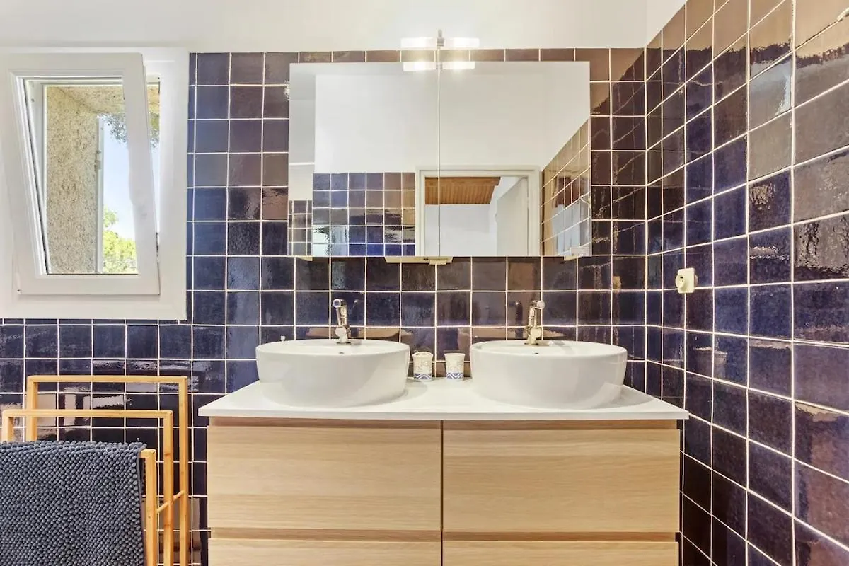 Villa 4 Chambres - Piscine - Parking - Clim Saint-Raphael  France
